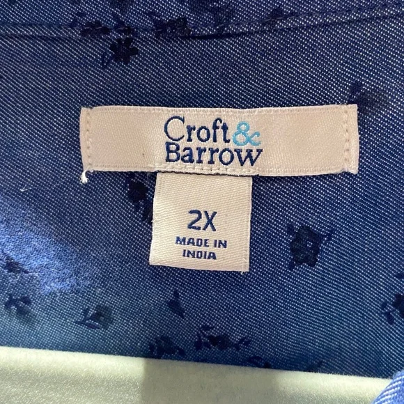 Croft & Barrow Women's Blue Patterned Button Down Shirt. XXL. Ptp is 27. - Picture 2 of 4